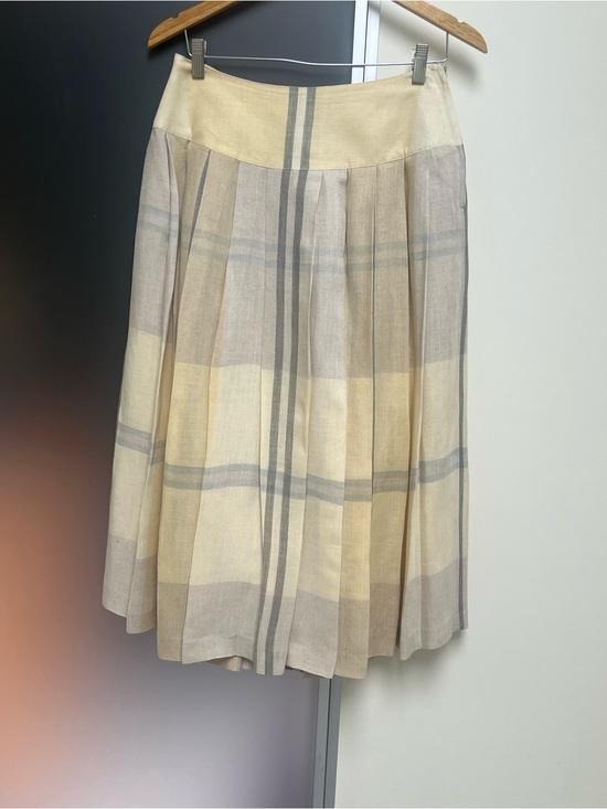 Ann Taylor Dresses & Skirts - Ann Taylor linen blend pleated skirt size 12 in great condition.